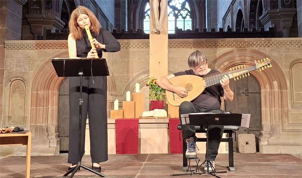 Mit Bach-Werken, gespielt von Dorothee Oberlinger und Edin Karamazov, schließt sich für den langjährigen Leiter der Klosterkonzerte, Sebastian Eberhardt, der Kreis. Fotos: Bastian