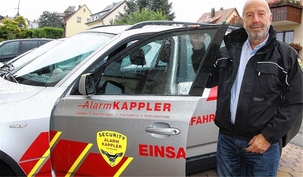 Mit Fahrzeugen wie diesem ist die Pforzheimer Sicherheitsfirma von Jürgen Kappler in Tiefenbronn auf Streife. Dort wurde der private Sicherheitsdienst von Bürgern engagiert, die sich wegen der gestiegenen Zahl von Einbrüchen nicht mehr sicher fühlten. Der Einsatz von „Kappler Alarm“ hatte eine Diskussion entfacht, die bundesweite Beachtung fand.