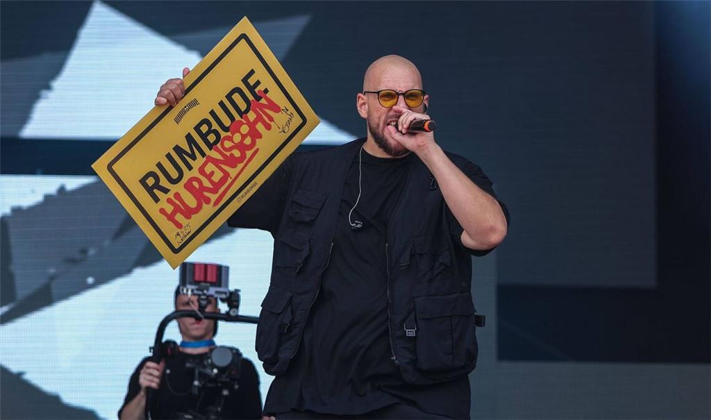 Mit „Hurensohn“ hat Robin Maximilian Mayer alias Rumbombe seinen bisher größten Ballermann-Hit gelandet.