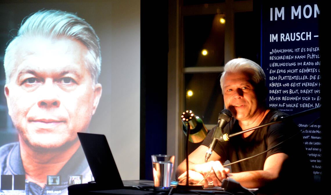 Mit Markus Kavka ist ein Hardcore-Fan von Depeche Mode zu Gast. Fotos: Stahlfeld