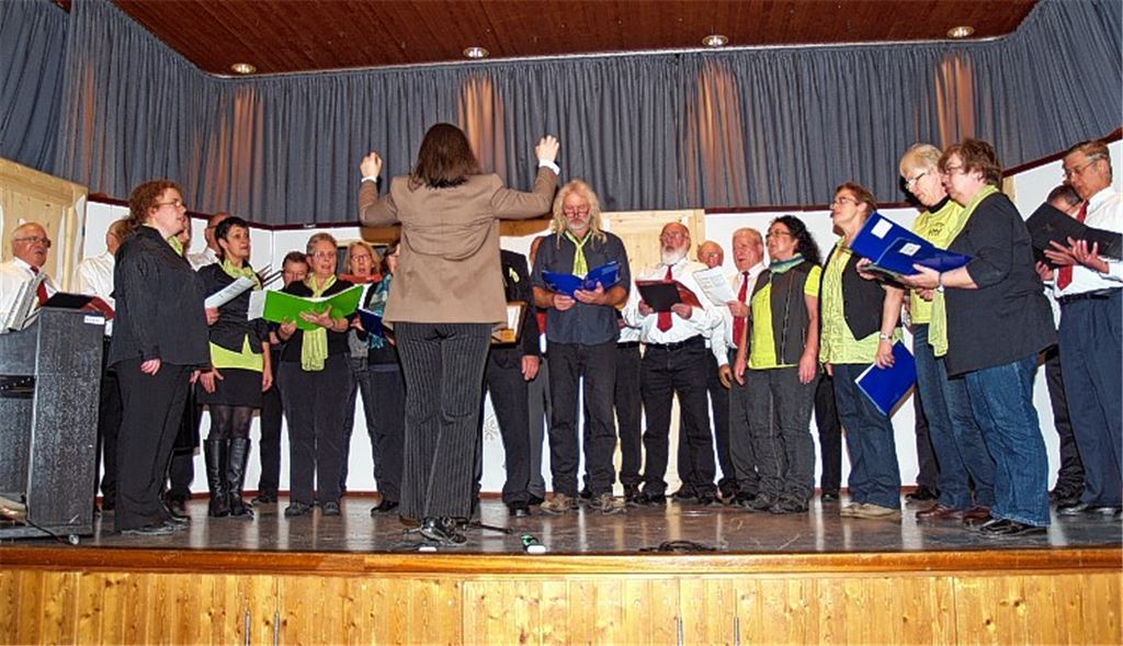 Mit Musikbeiträgen und einem Theaterstück werden die Gäste des Liederkranz Großglattbach unterhalten.