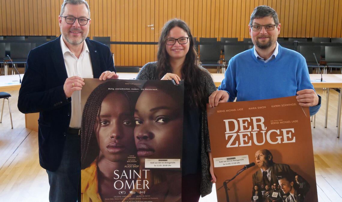 Mit „Saint Omer“ und „Der Zeuge“ werden am 11. März bei „Koki vor Ort“ zwei Filme gezeigt, die perfekt in einen Gerichtssaal passen, betonen Oliver Weik (v.li.), Sarah Kast und Timo Gerstel. Foto: Friedrich