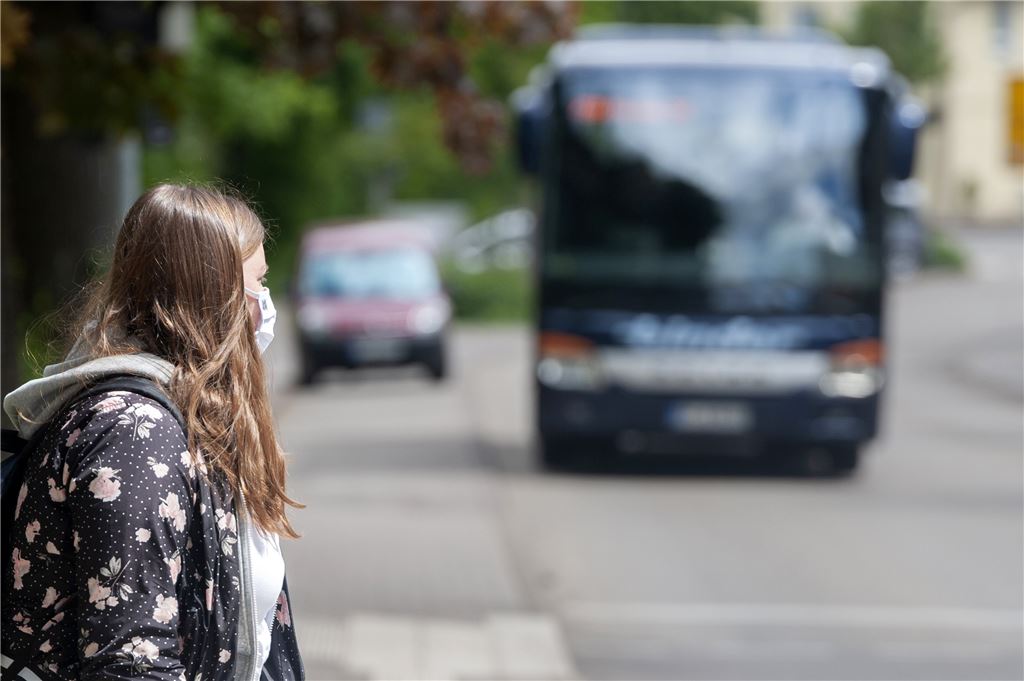 910_0008_189777_vh_MaulbronnSchulbeginnBusfahrt_1_04_05_