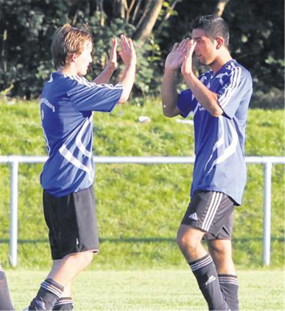 Mit Teamgeist und taktischer Disziplin will Viktoria Enzberg beim 1. FC Eutingen die Räume schließen. Foto: Eigner