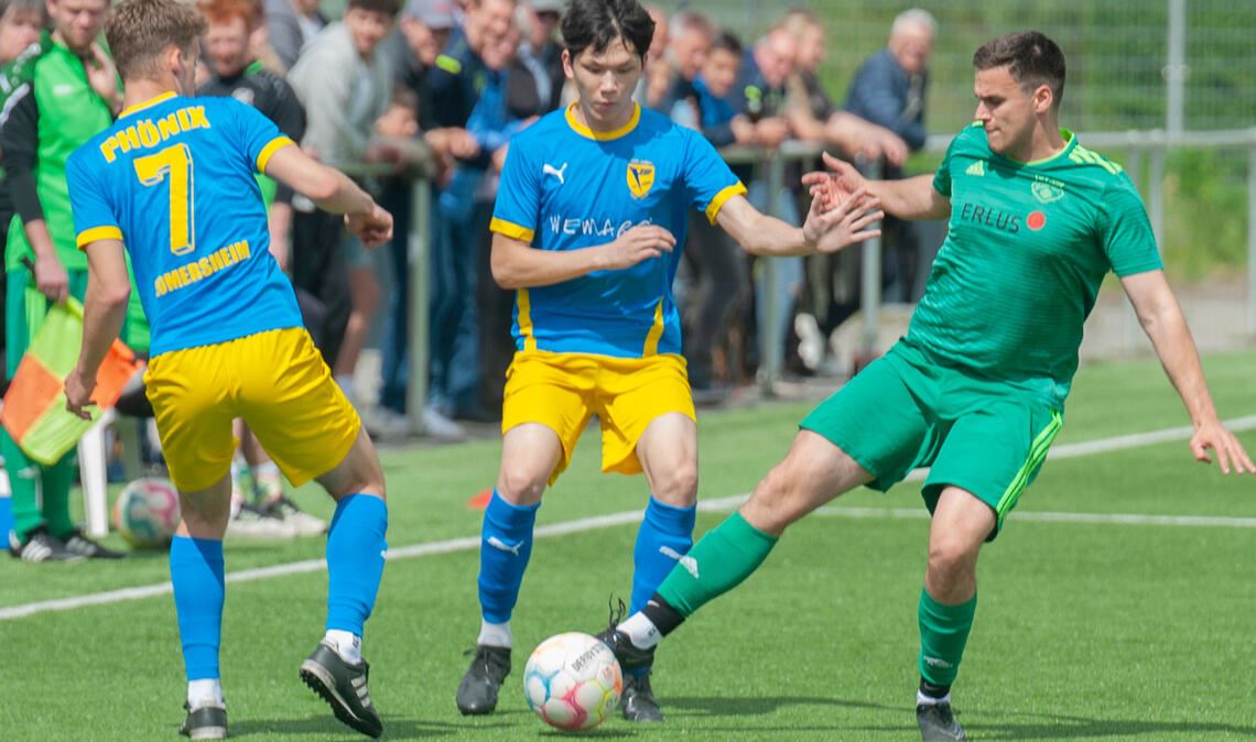 Mit dem 6:0 gegen Phönix macht der SVI (in Grün) einen weiteren Schritt in Richtung direktem Wiederaufstieg. Foto: Fotomoment