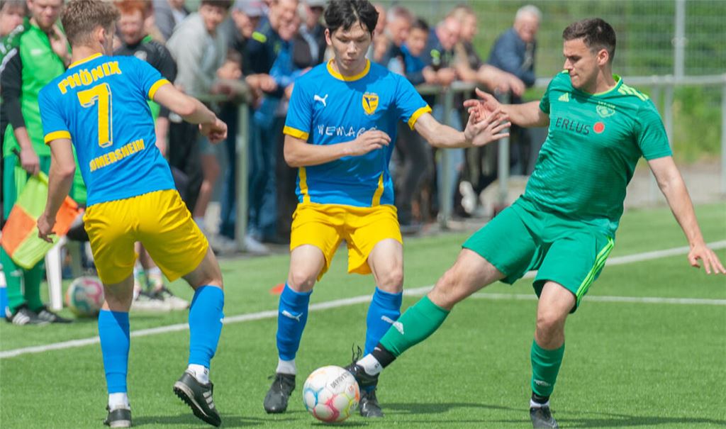 Mit dem 6:0 gegen Phönix macht der SVI (in Grün) einen weiteren Schritt in Richtung direktem Wiederaufstieg. Foto: Fotomoment