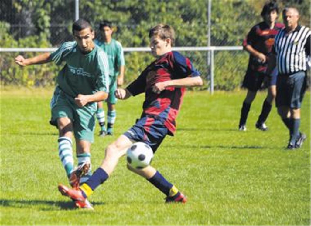 Mit dem Rückspiel gegen Zaisersweiher (in Grün) startet der TSV Ötisheim Anfang März auf eigenem Platz in die Rückrunde. Das Hinspiel endete 1:0 für Zaisersweiher.
Archivfoto: Fotomoment
