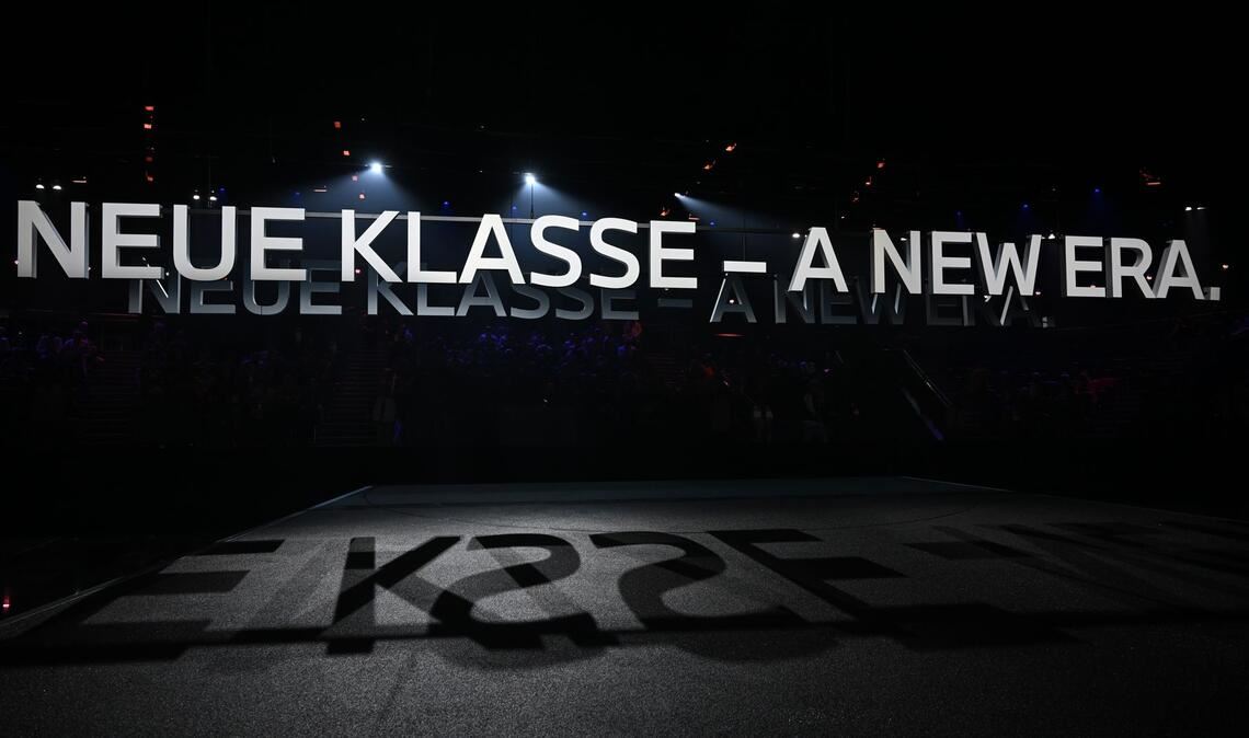 Mit dem iX3 hat BMW das erste Serienmodell der Plattform vorgestellt.