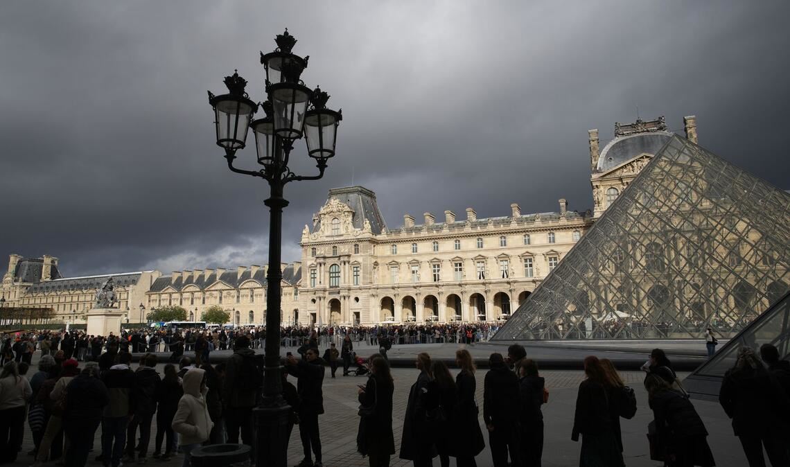 Mit den Sicherheitsvorkehrungen im Pariser Louvre soll es nicht zum Besten bestellt sein (Archivbild).