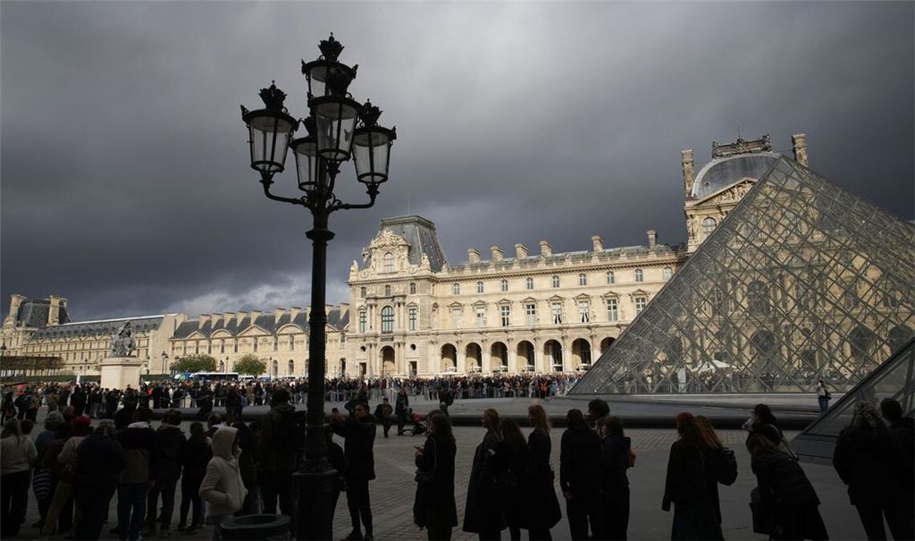 Mit den Sicherheitsvorkehrungen im Pariser Louvre soll es nicht zum Besten bestellt sein (Archivbild).
