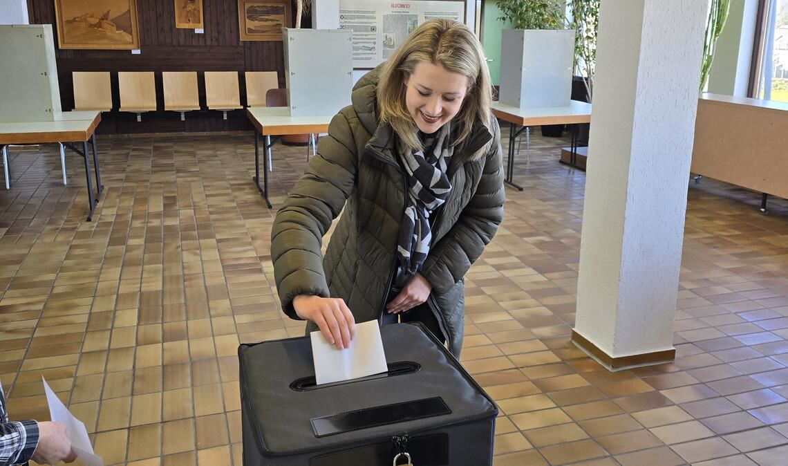 Mit der AfD im Aufwind: Diana Zimmer bei der Stimmabgabe. Foto: AfD KV Pforzheim/Enzkreis.