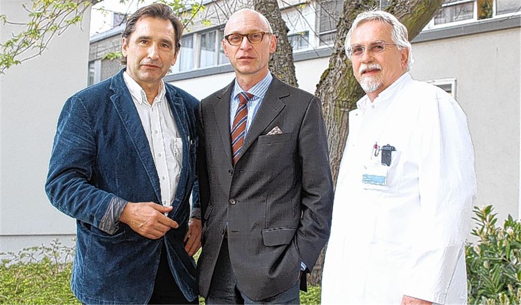 Mit der Anbindung der Chirurgie am Krankenhaus Mühlacker an die viszeralchirurgische Klinik in Ludwigsburg wollen die Chefärzte Erhard Kirschbaum, Professor Thomas Schiedeck (neu) und Bernd Feinauer (v. li.) gestiegenen Anforderungen an die Spezialisierung Rechnung tragen.