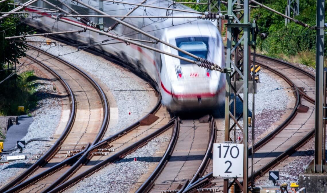 Mit der Bahn sind die Reisezeiten zu Zielen in Polen oft unverhältnismäßig lang. (Symbolbild)