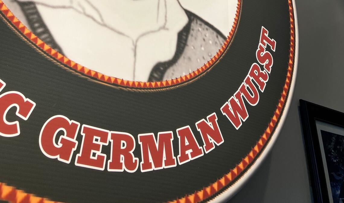 Mit der Currywurst-Bude hat Förster in Kenia seinem verstorbenen Opa ein kulinarisches Denkmal gesetzt.