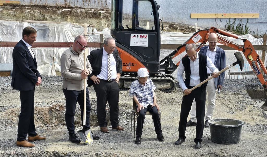 Mit der Grundsteinlegung fällt der Startschuss für das Mehrgenerationen-Bauprojekt der Dorothee-Fischer-Stiftung an der Karl-Fischer-Straße in Oberderdingen. Foto: privat