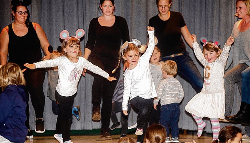 Mit der Turnmaus Tolly von Tom&Jerry haben die Aktiven vom Eltern-Kind-Turnen des TSV ihren Auftritt.Foto: Fotomoment