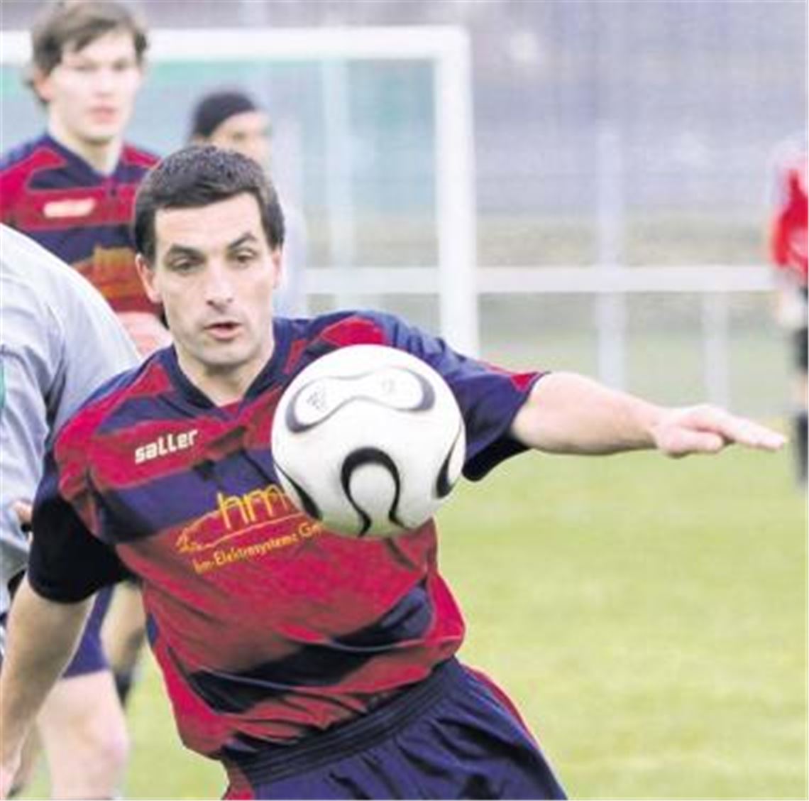 Mit der wachsenden Konkurrenz im eigenen Team hat der Ötisheimer Trainer Michael Leimbert mehr taktische Optionen  und das Ziel Klassenerhalt fest im Blick.
Foto: Eigner
