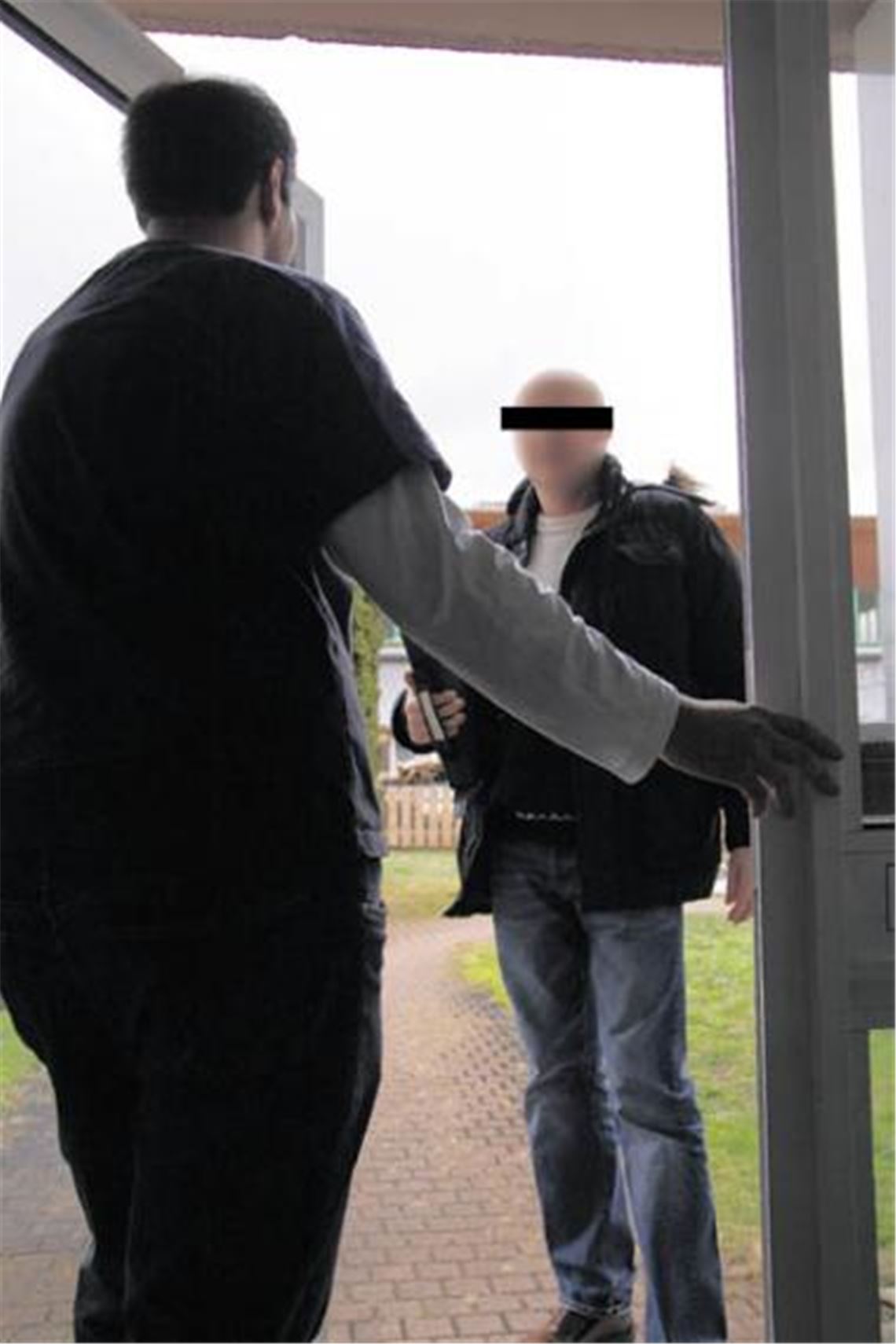 Mit dubiosen Methoden versuchen manche Drücker, an der Haustür zu Geschäftsabschlüssen zu kommen. Foto: Eigner
