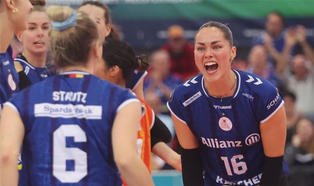 Mit einem Ass  verwandelt Mikala Mogensen (re.) den Matchball im ersten Play-off-Spiel gegen Erfurt.