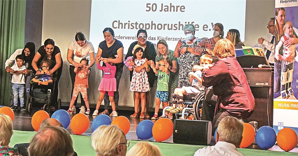 Mit einem Empfang für geladene Gäste wird das 50-jährige Jubiläum der Christophorushilfe gefeiert. Mit dabei sind auch Kinder aus der Einrichtung, die mit einem musikalischen Beitrag das Programm bereichern.Fotos: Friedrich