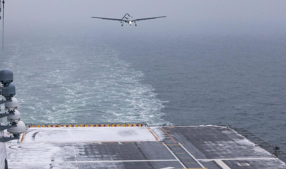 Mit einem Großmanöver zeigt die Nato, wie europäische Verbündete die Ostflanke auch direkt über schon bedrohte Strandabschnitte verstärken (Symbolfoto).