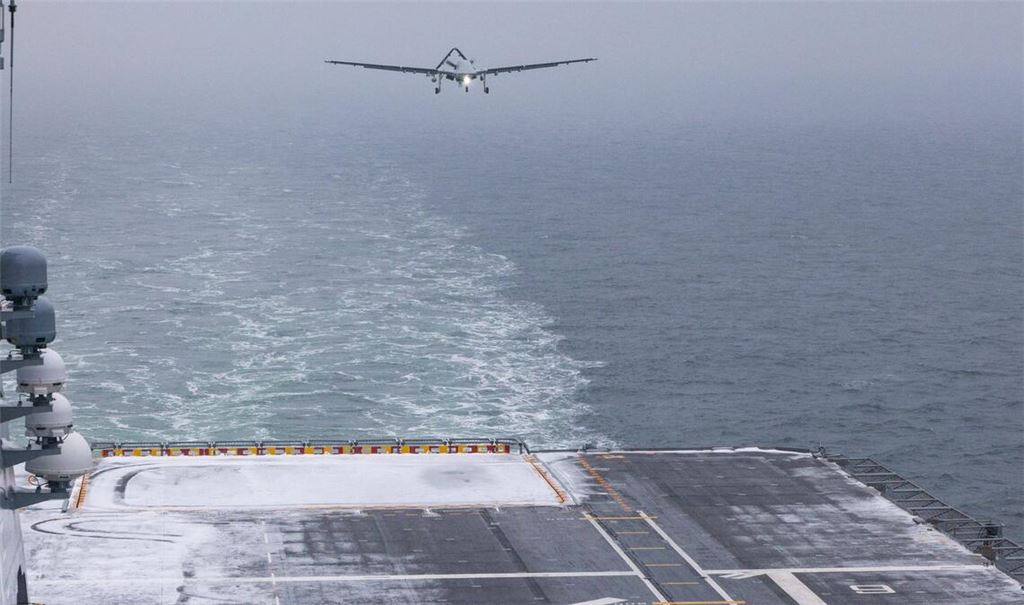 Mit einem Großmanöver zeigt die Nato, wie europäische Verbündete die Ostflanke auch direkt über schon bedrohte Strandabschnitte verstärken (Symbolfoto).