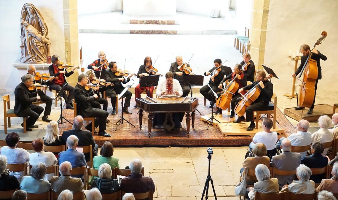 Mit einem Konzert des Südwestdeutschen Kammerorchesters Pforzheim und des Cimbalom-Spielers Oleksii Rybak beginnt die Saison des „Musikalischen Sommers“. Foto: Bastian