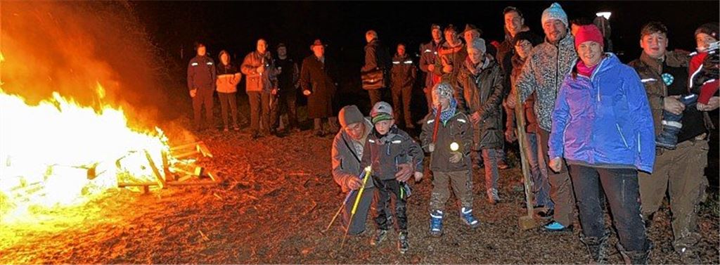Mahnfeuer werfen ein Licht auf Nöte der Bauern