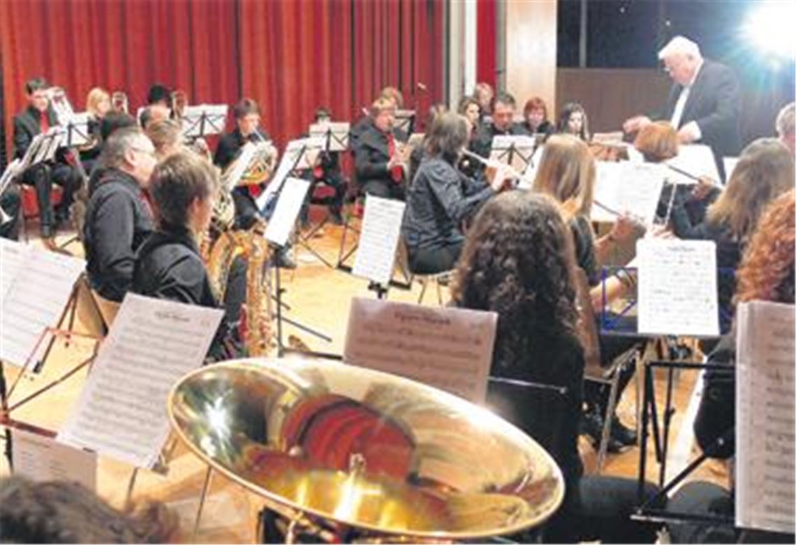Mit einem abwechslungsreichen Silvesterkonzert stimmte der Musikverein Freudenstein seine Gäste auf den Jahreswechsel ein.
Foto: Garhöfer