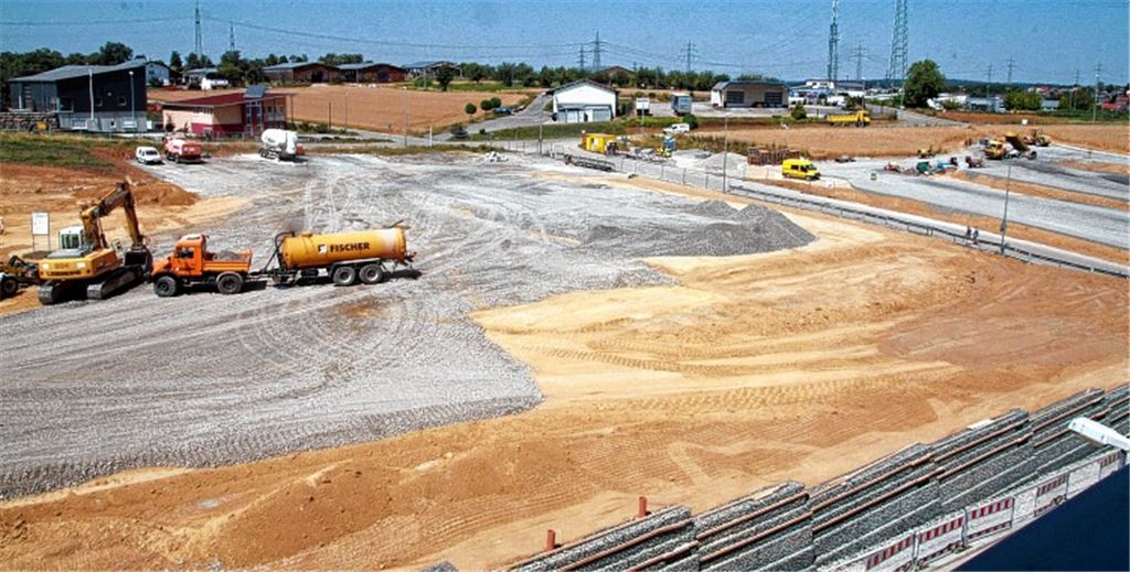 Mit einem neuen Service- und Logistikzentrum rüstet sich die Richard Wolf GmbH für die Zukunft. In anderthalb Jahren soll der Bau mit einer Nutzfläche von 10000 Quadratmetern fertig sein. Fotos: Hansen