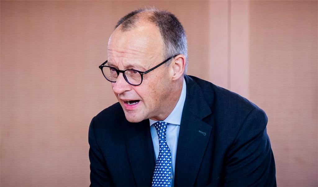 Mit einer Online-Petition richteten sich Tausende gegen Merz und seine "Stadtbild"-Äußerung. (Archivbild)