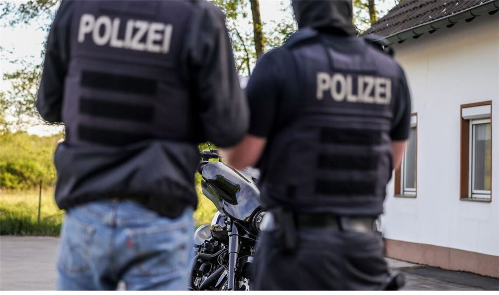 Mit einer großangelegten Razzia geht die Polizei in Nordrhein-Westfalen gegen die „Hells Angels“ vor.