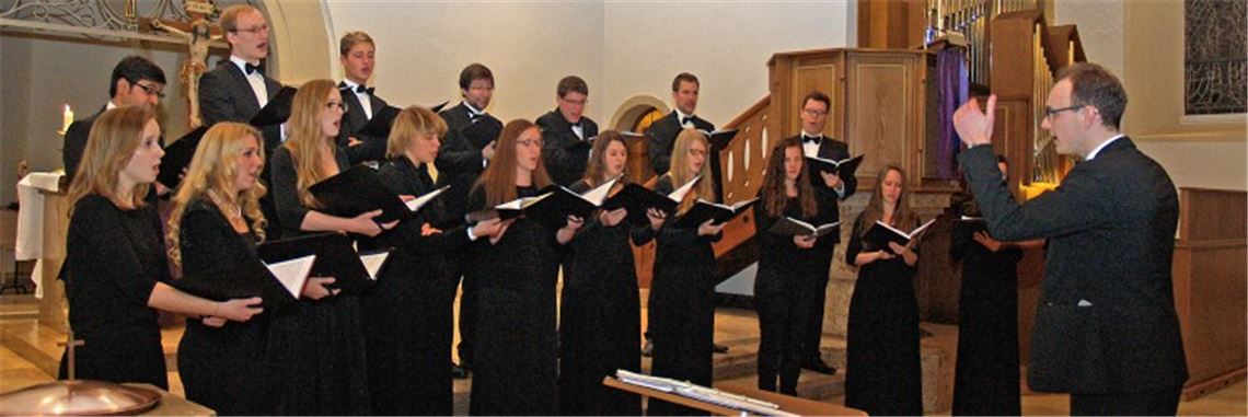 Mit einfühlsamen Interpretationen wissen die Sänger des Remigius-Kammerchors zu überzeugen.