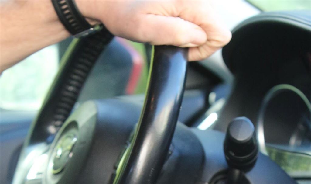 Mit hartem Alkohol intus am Steuer – laut Polizei (leider) keine Seltenheit.Symbolfoto: Eier