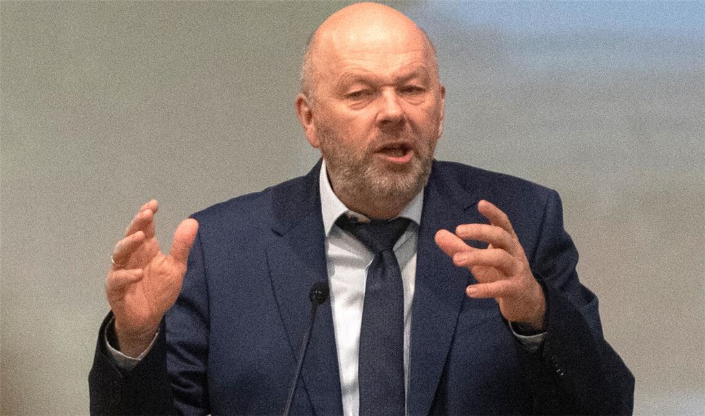 Mit inhaltlicher Tiefe predigt Professor Dr. Volker Gäckle. Foto: Fotomoment