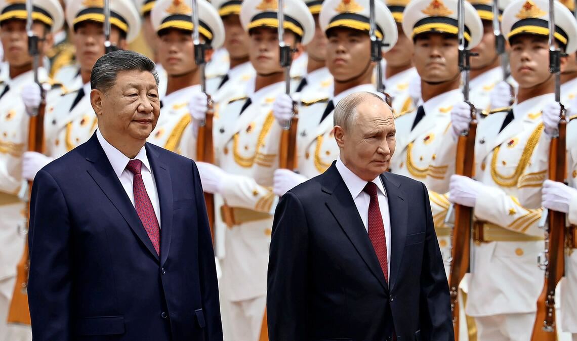 Mit militärischen Ehren und rotem Teppich empfing   Chinas Staatschef Xi Jinping Russlands Präsident Wladimir Putin.