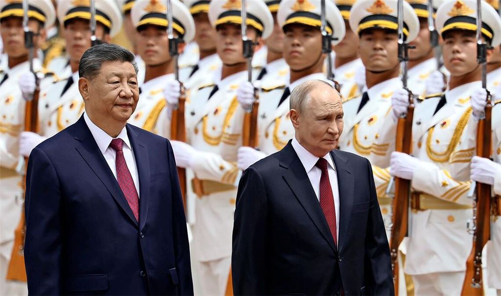 Mit militärischen Ehren und rotem Teppich empfing   Chinas Staatschef Xi Jinping Russlands Präsident Wladimir Putin.