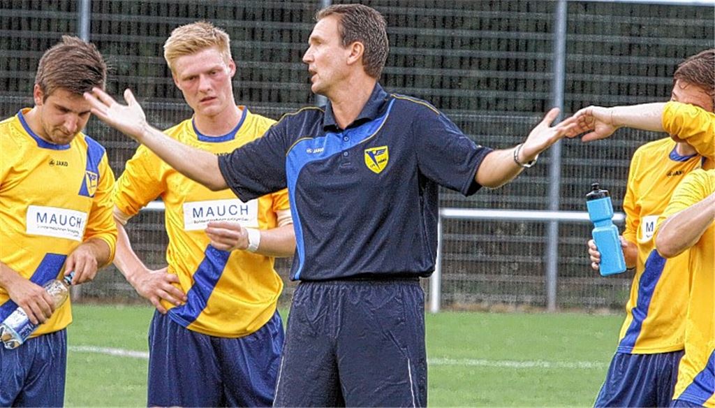 Mit nahezu leeren Händen stehen Bernd Kirchstetter und Phönix Lomersheim in dieser Saison bisher da, obwohl die Mannschaft einige gute Spiele gezeigt hat. Foto: Eigner