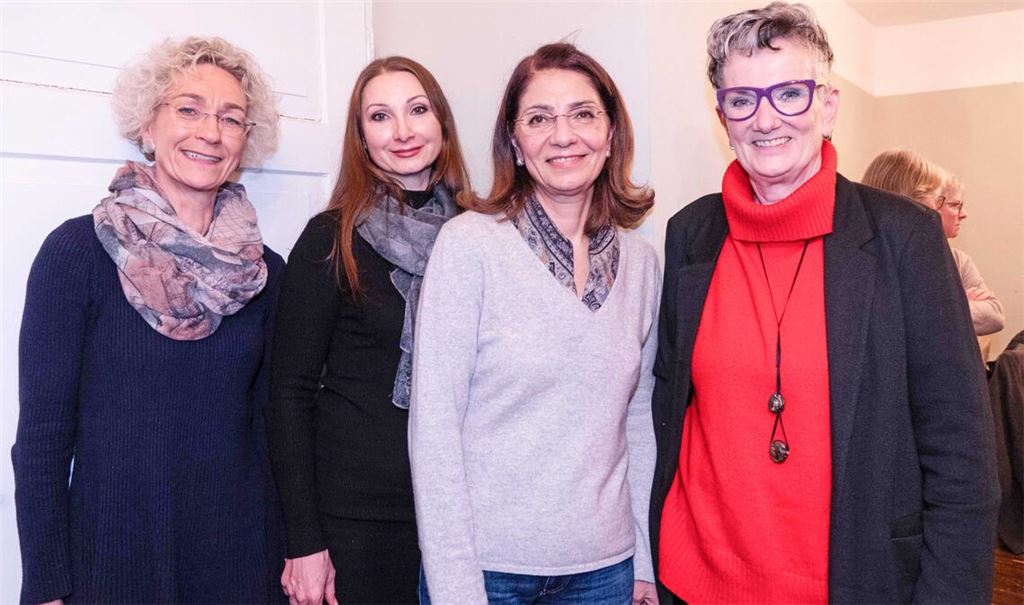 Mit neuen Sprecherinnen und einem Impuls-Vortrag ist das Frauenbündnis Pforzheim-Enzkreis mit (von links) Sabine Büttner, Erika Eckstein, Afsaneh Soruri (Referentin) und Kerstin Wilhelm-Moraweck gestartet. Foto: Volz
