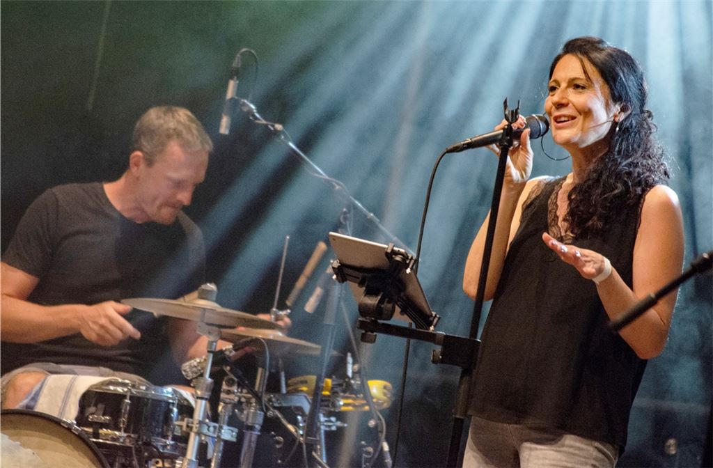 Mit neuer Besetzung, aber bekanntem Sound präsentieren sich „2am“ auf der Bühne der SommerevENZ. Foto: Fotomoment