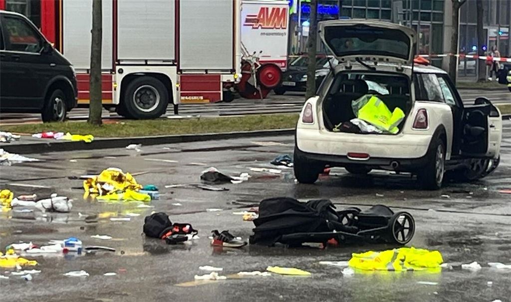 Mit seinem Auto überfuhr der Mann mehrere Menschen. (Archivbild)