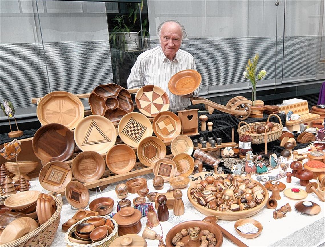 Mit seinen Drechselarbeiten beweist Oskar Unger aus dem Bannholz in Mühlacker, dass man auch noch mit 83 Jahren an der Drehbank produktiv tätig sein kann.