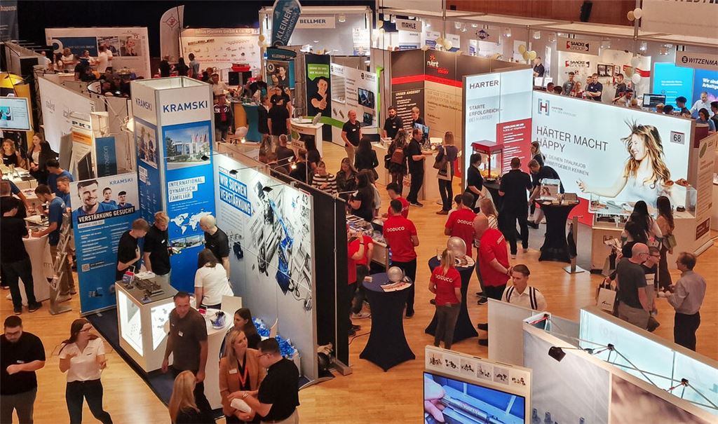 Mit über 150 teilnehmenden Unternehmen und Institutionen ist die „Beruf aktuell“ die größte Ausbildungs- und Studienmesse in der gesamten Region. Foto: Friedrich