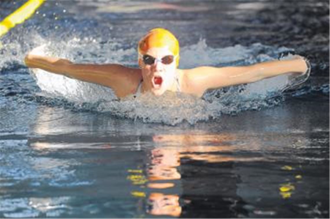 

Mit viel Energie gehen die Wasserfreunde Mühlacker ins Jahr 2010, was sich Lisa Schuster bei den Kreismeisterschaften über 100 Meter Lagen zu Herzen nimmt. Fotos: Fotomoment,