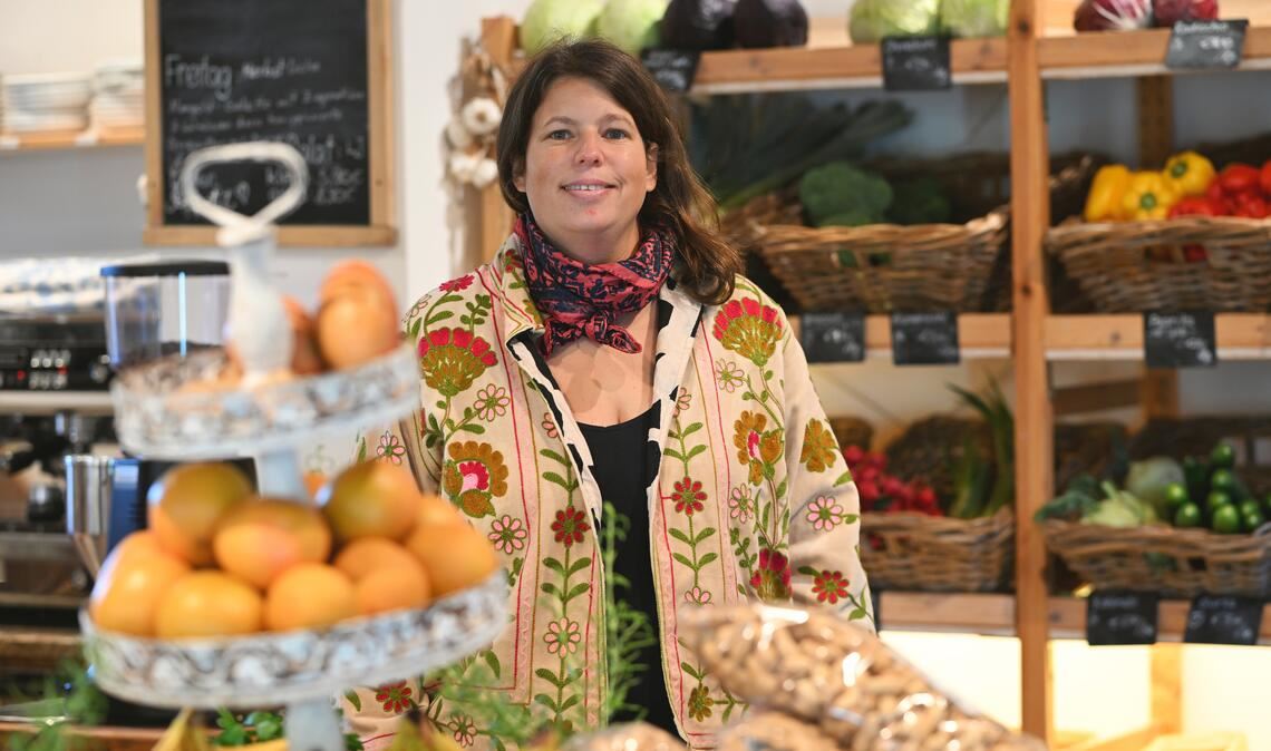 Mit viel Leidenschaft am Werk: Jeanette „Jenny“ Arnold möchte ihren Naturkostladen zukunftsfähig aufstellen. Fotos: Schüller