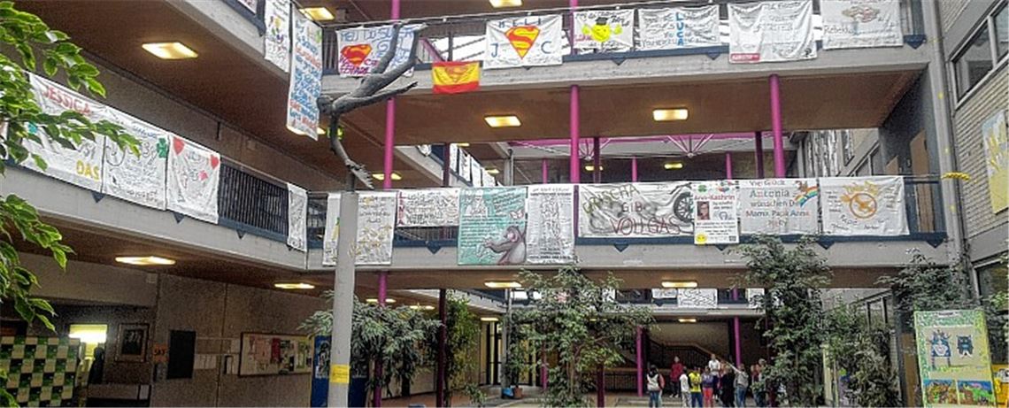 Mit vielen guten Wünschen in der Aula starten die Zehntklässler an der Mörike-Realschule in ihre Prüfungsphase.