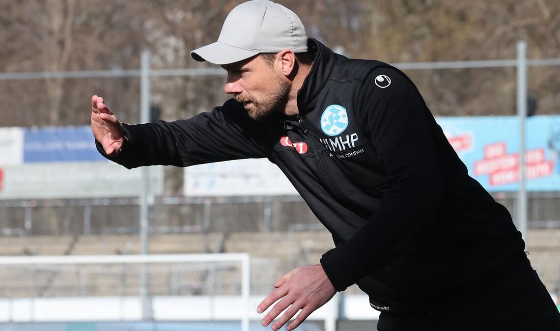Mit vollem Engagement an der Seitenlinie: Kickers-Coach Marco Wildersinn.