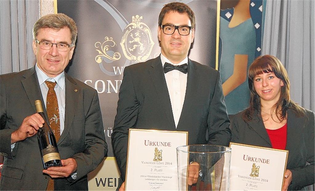 Mit zwei zweiten Plätzen erfolgreichster Teilnehmer aus dem Weinbaubezirk Stromberg-Heuchelberg beim Wettbewerb „Vaihinger Löwe“: das Gündelbacher Weingut Sonnenhof mit Albrecht und Martin Fischer sowie Marion Gienger.