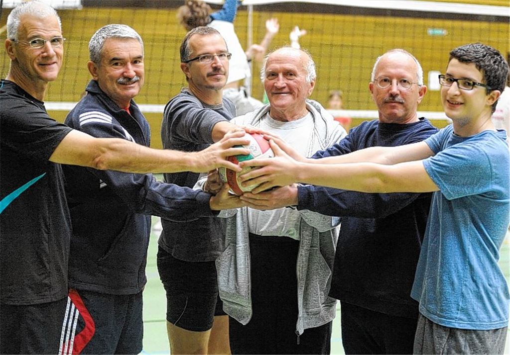 Miteinander im Radtreff-Männergymnastik-Team: Werner Kohler, Josef Fix, Martin Schulzek, Horst Schulzek, Harald Schulzek und Dennis Schulzek (v. li. ). Foto: Fotomoment