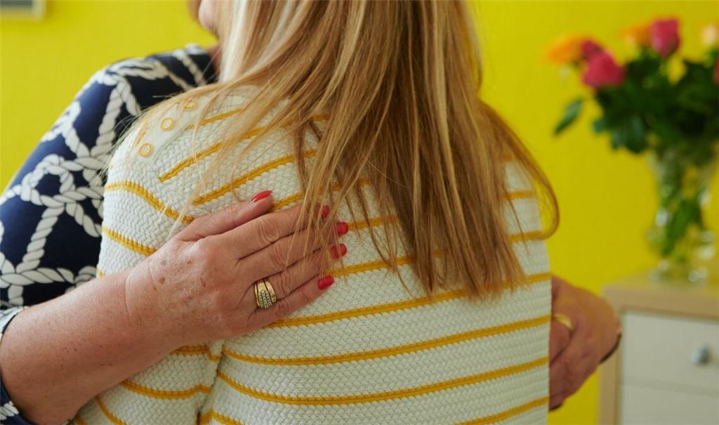 Mitgefühl-Trainings bieten Forscher der Universität Mannheim an - und sagen: Menschen, die Mitgefühl zeigen, fühlen sich auch selbst besser. (Symbolbild)